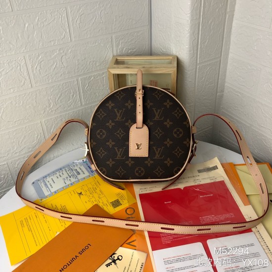 LOUIS VUITTON BOÎTE CHAPEAU SOUPLE Medium Handbag